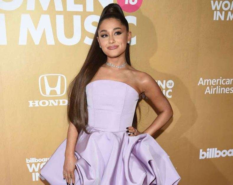Ariana Grande ndihet "bosh", thotë se s'ka çfarë t'iu japë fansave