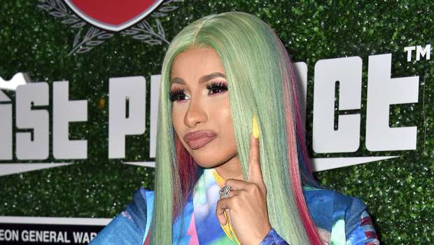 Cardi B u kthen përgjigje adhuruesve që e komentuan në foto