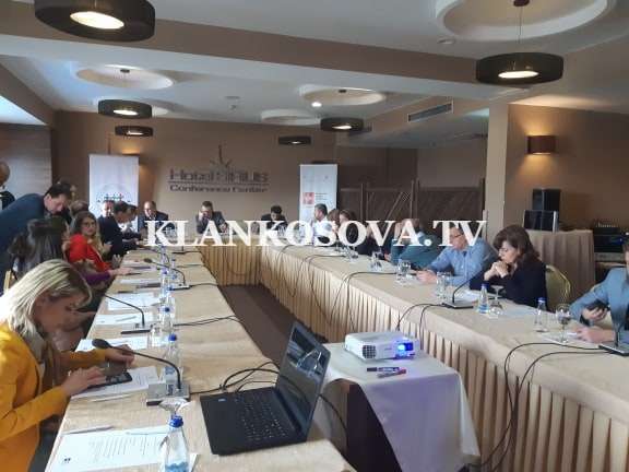 Pacientët ankohen për mungesë të kushteve në ditën e tyre