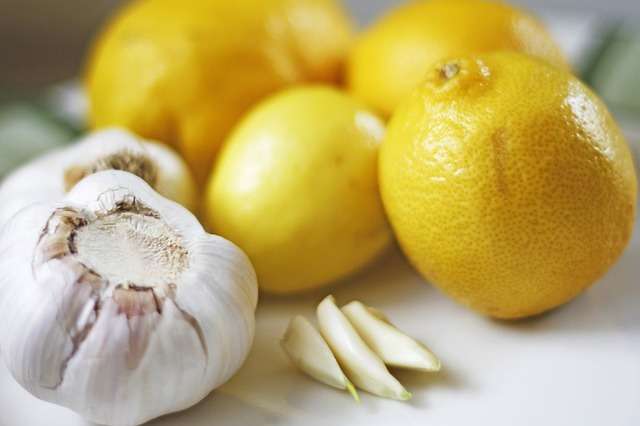 Hudhër dhe limon për thonj të shëndetshëm