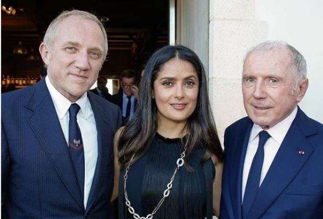 Salma Hayek krenare me burrin dhe vjehrrin për ndihmat që ndan për Notre-Dame