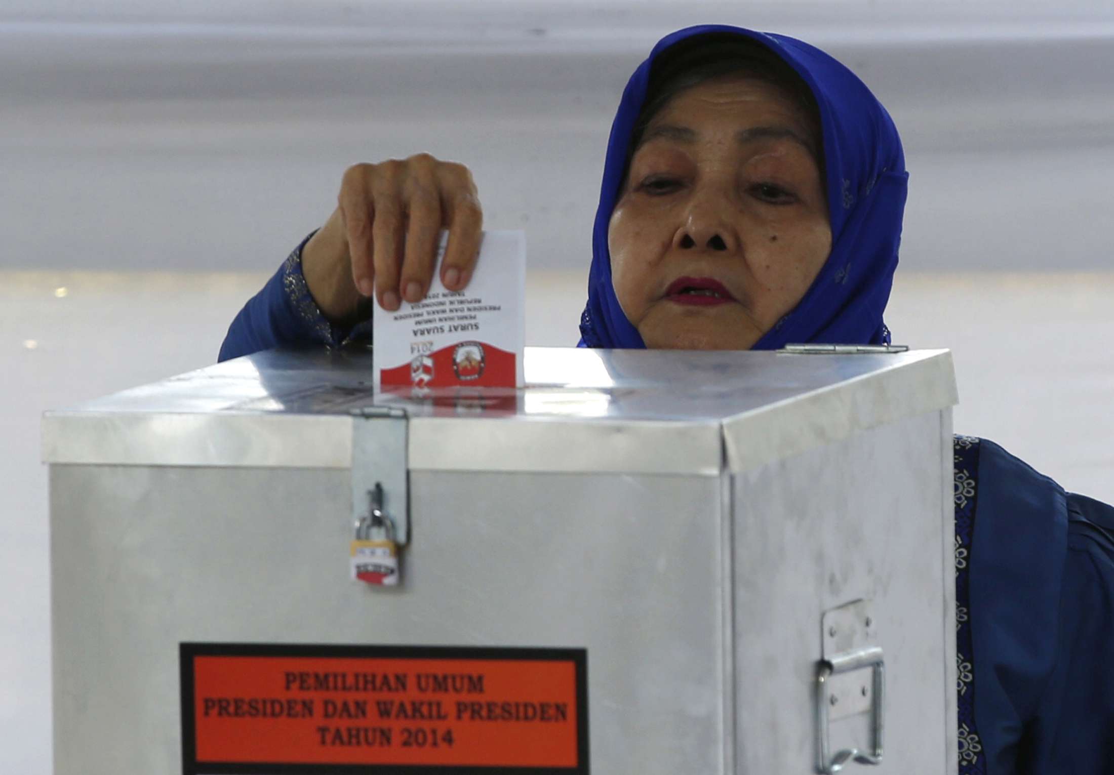 Prej lodhjes duke numëruar votat mbi 270 njerëz vdesin në Indonezi
