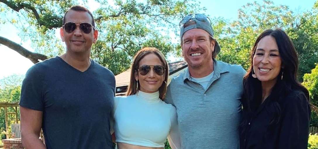 Jennifer dhe Alex takohen me Chip dhe Joanna Gaines