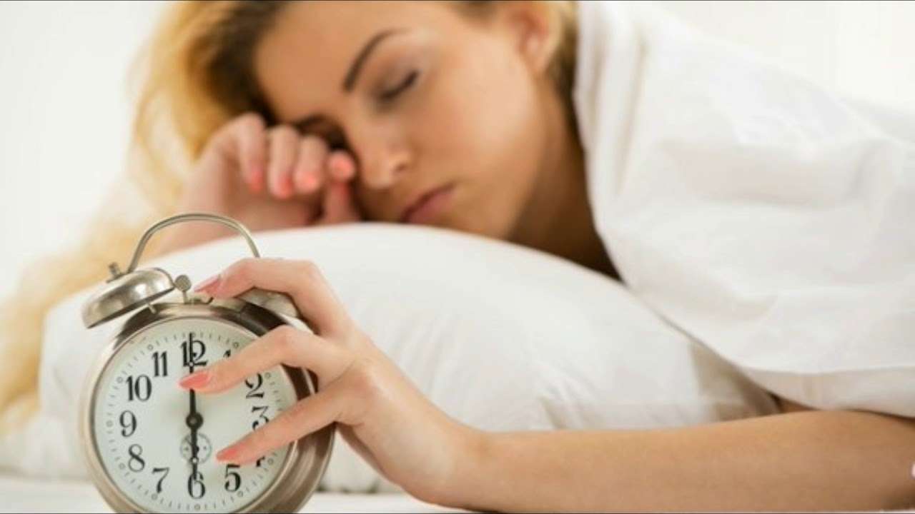 Zgjohuni me alarmin e parë, minutat shtesë të gjumit ju bëjnë dëm