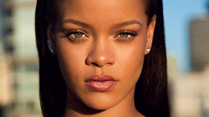 Rihanna shkon në shtëpinë e saj në Barbados