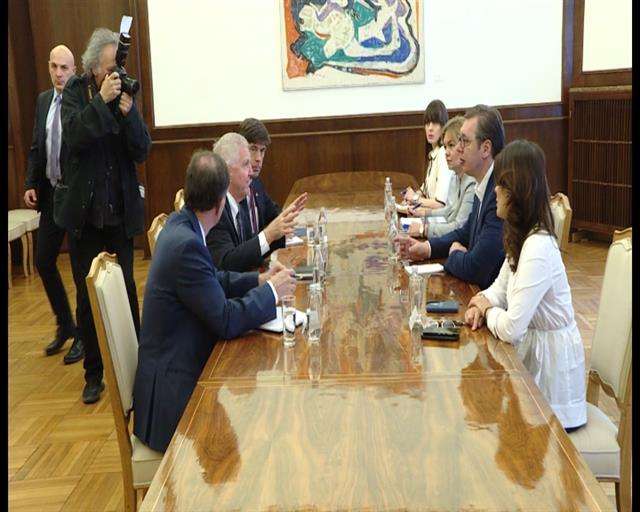 Vuçiq: Nëse Prishtina e heq taksën, Serbia e gatshme për dialog