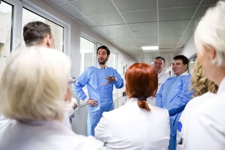 Neonatologjia pajiset me tri respiratorë (FOTO)