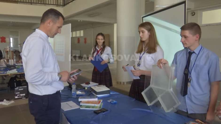 Nxënësit e “Eqrem Çabej” në Vushtrri bëjnë shpikje interesante (VIDEO)