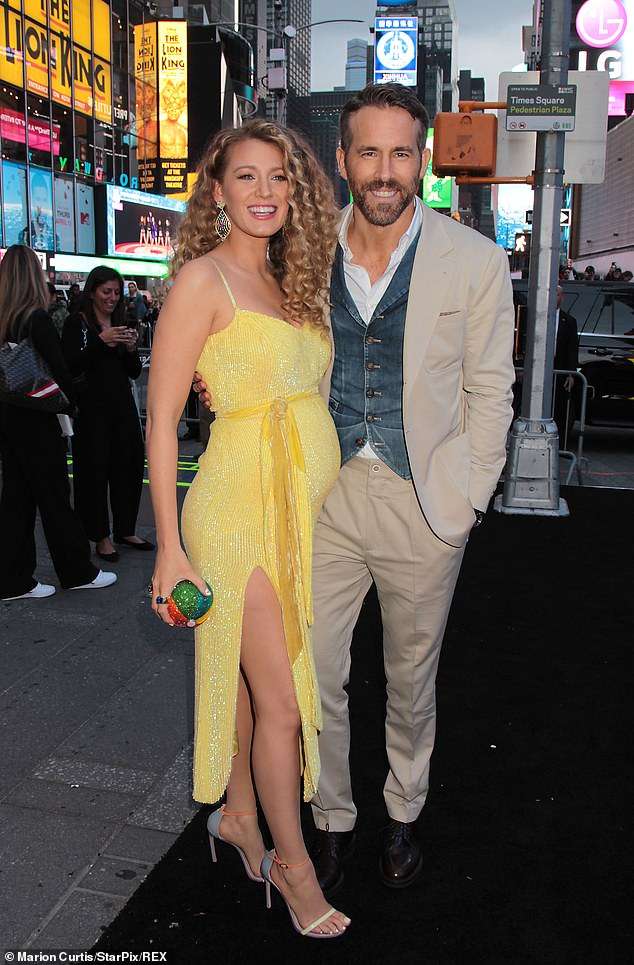 Sytë tek Blake Lively, aktorja po pret fëmijën e tretë dhe format e saj duken akoma fantastike!