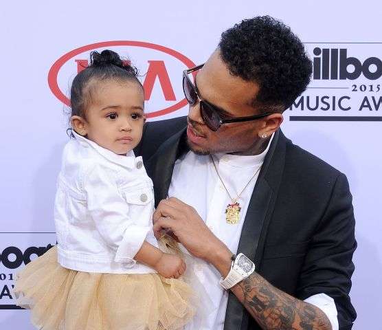 Vajza katërvjeçare i bën një urim simpatik Chris Brown për ditëlindje