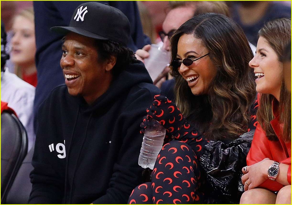Beyonce dhe Jay-Z shijojnë një ndeshje basketbolli (FOTO)