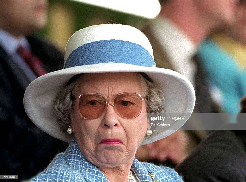 Fotografitë që tregojnë se Mbretëresha Elizabeth është gruaja më ‘cool’ në botë