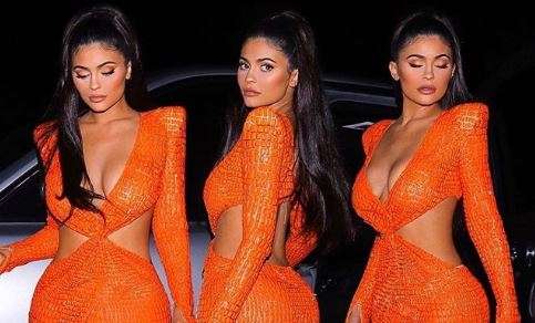 Kylie Jenner shkëlqen në fustan portokalli (FOTO)