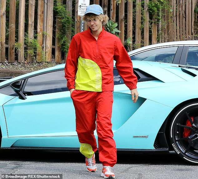 Bieber ndalohet nga policia, por shpëton nga dënimi