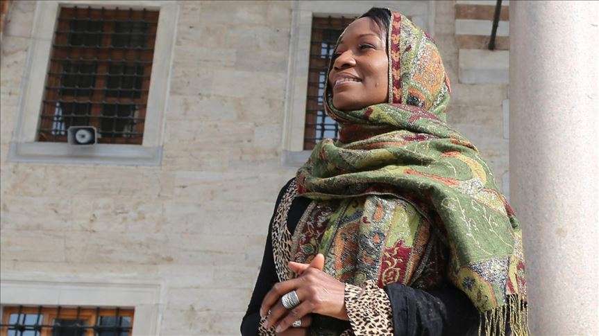 Këngëtarja amerikane Miles: E konsideroj veten si foshnje në Islam