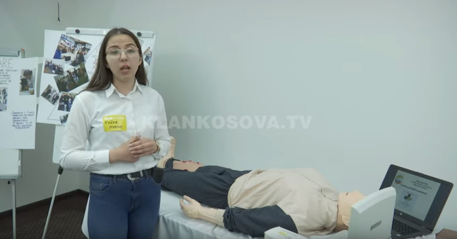 Nxënësit vullnetarisht ndihmojnë komunitetin (VIDEO)