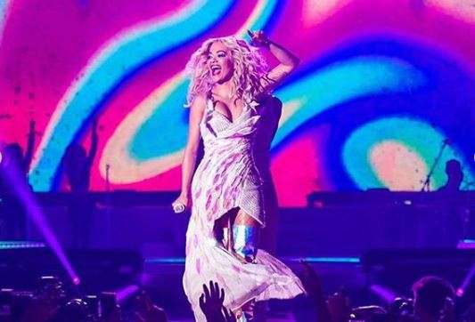 Rita Ora pas shfaqjes në UK: Faleminderit që jeni fansat më të mirë