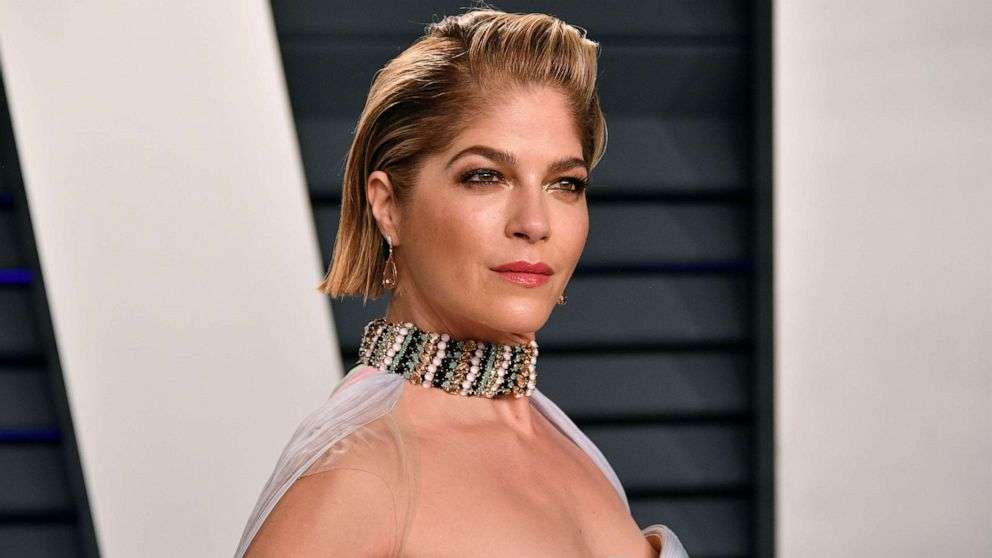 Selma Blair po duket mirë pas diagnozës me sklerozë (FOTO)