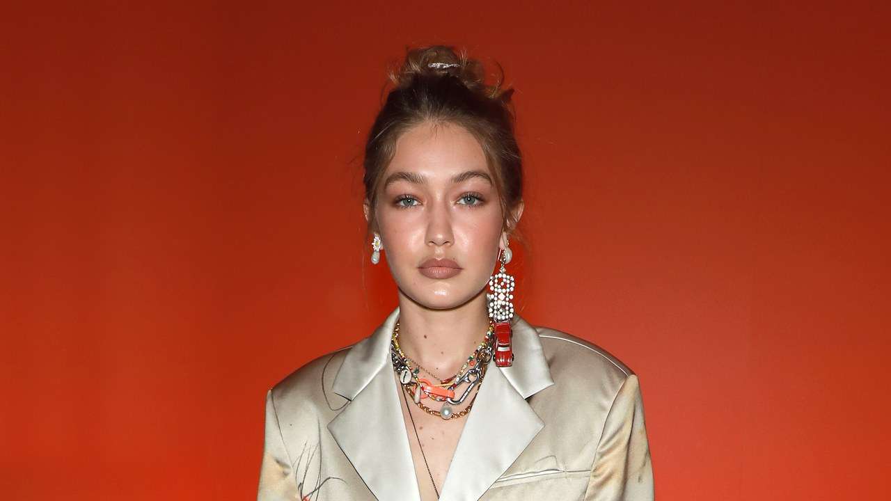 Gigi Hadid vesh kostum të pikturuar