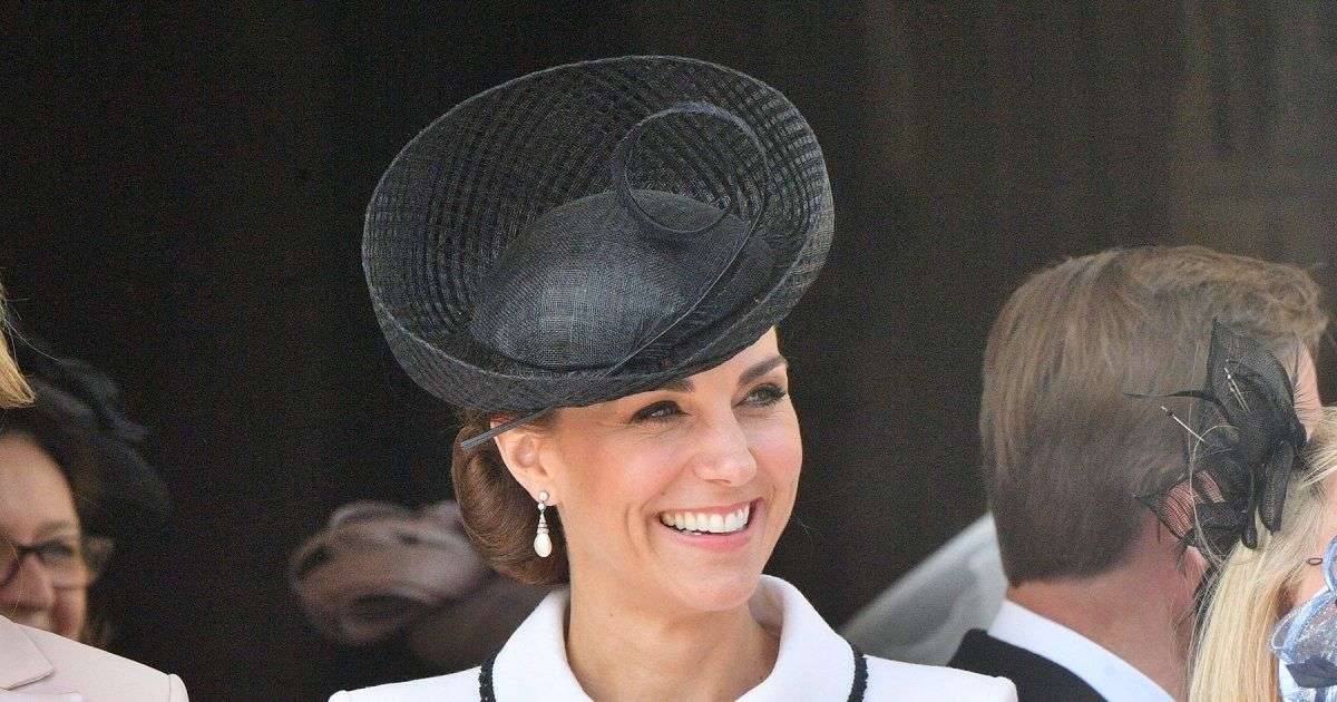 Kate Middleton e shikon me krenari burrin e saj në paradën mbretërore