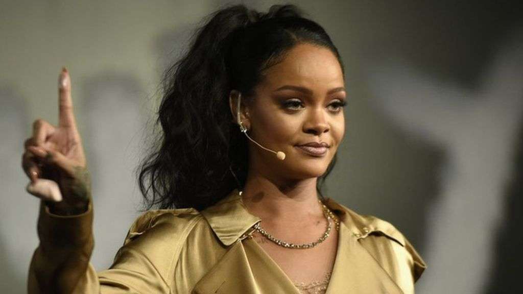 Rihanna bën një trend të ri të thonjve