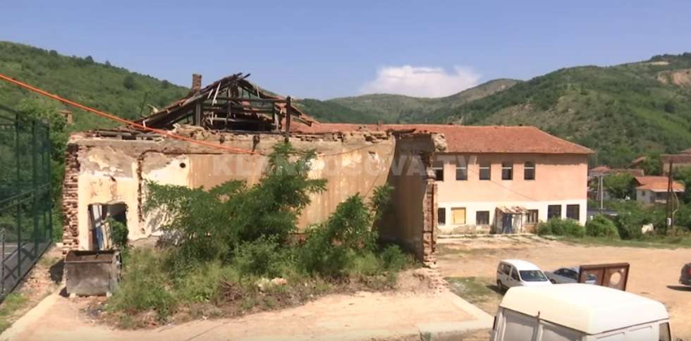 Janjevë, rrezik nga ish-objekti i shkollës (VIDEO)