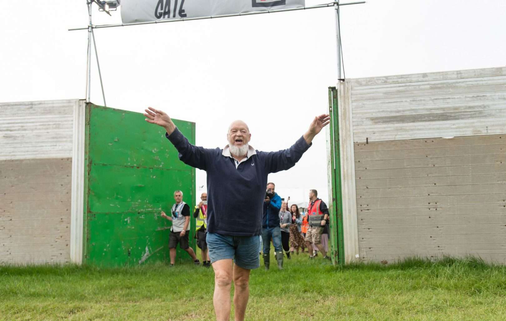 Hapen dyert e Glastonbury-t, shkrepen fotot e para (FOTO)
