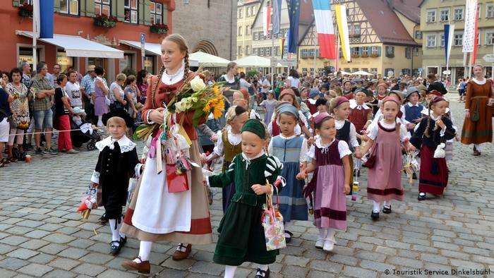 10 festivalet më të bukura folklorike në Bavari
