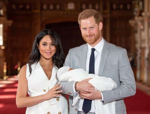 Del fotografia e qartë e fëmijës së Meghan Markle dhe Princit Harry