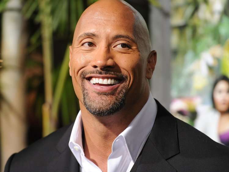 The Rock i buzëqeshur gjatë xhirimeve për Ballers (FOTO)