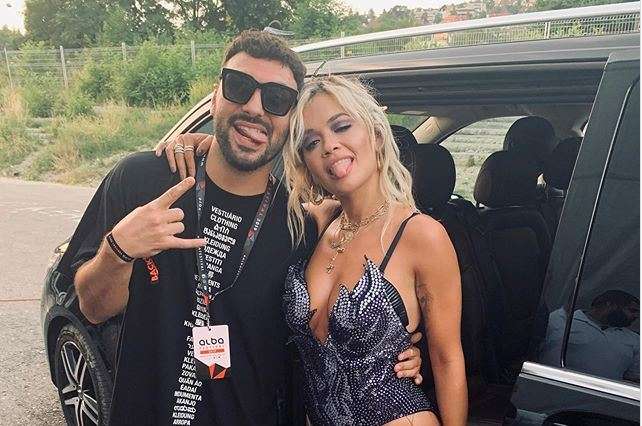 Ledri Vula takohet me Rita Orën, bëjnë fotografi bashkë