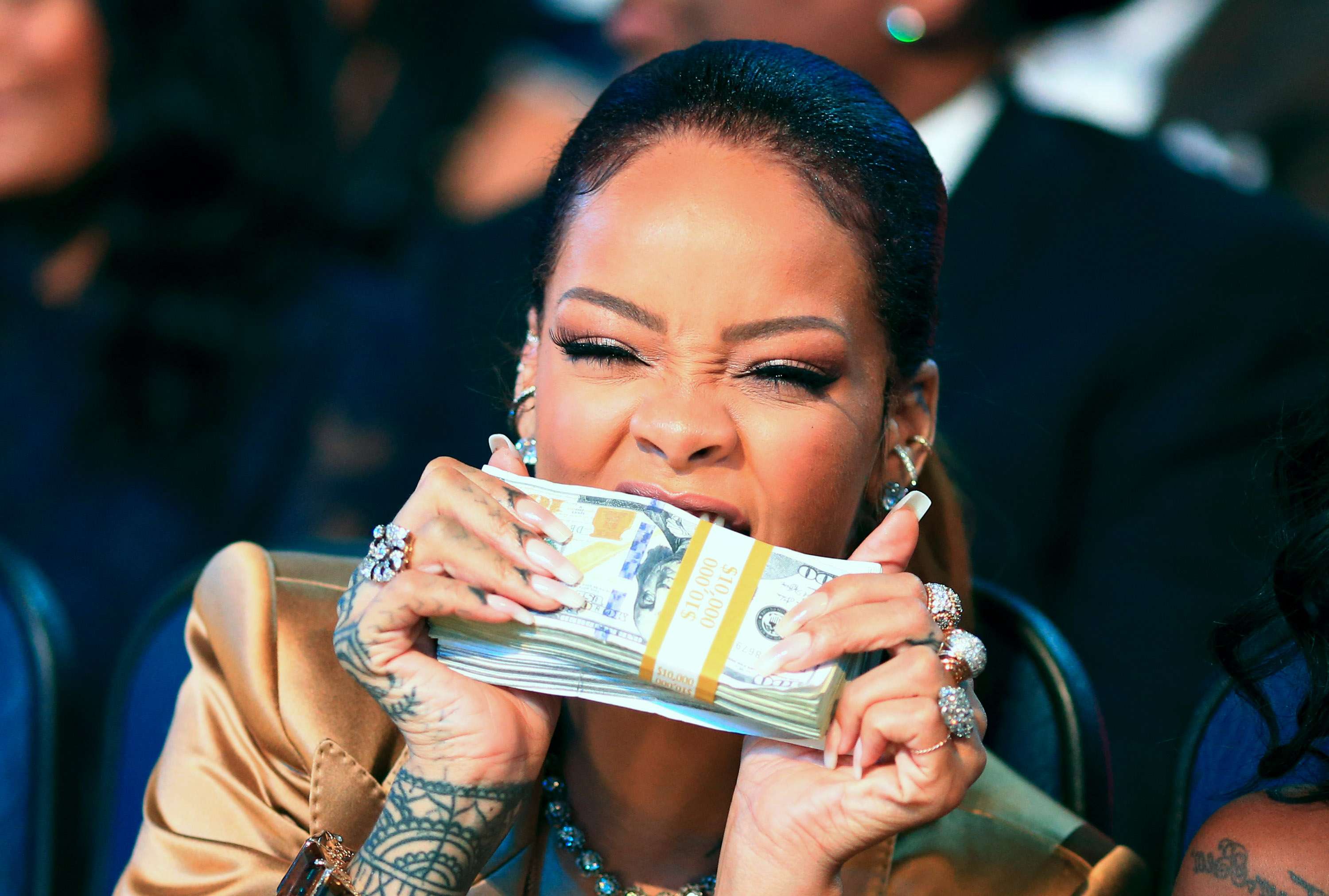 Rihanna është zyrtarisht këngëtarja më e pasur në botë