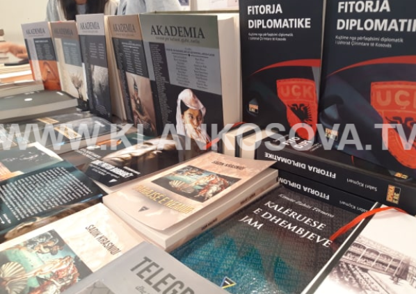 Për adhuruesit e librave: Vraponi, panairi është hapur