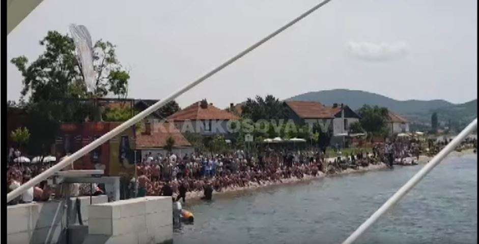 Gara e kërcimit mbahet në liqenin artificial të Mitrovicës (VIDEO)