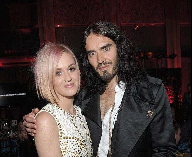 Russell Brand dëshiron t’i kërkojë falje ish-gruas