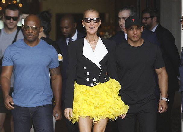 Celine Dion ekspozon këmbët e gjata (FOTO)