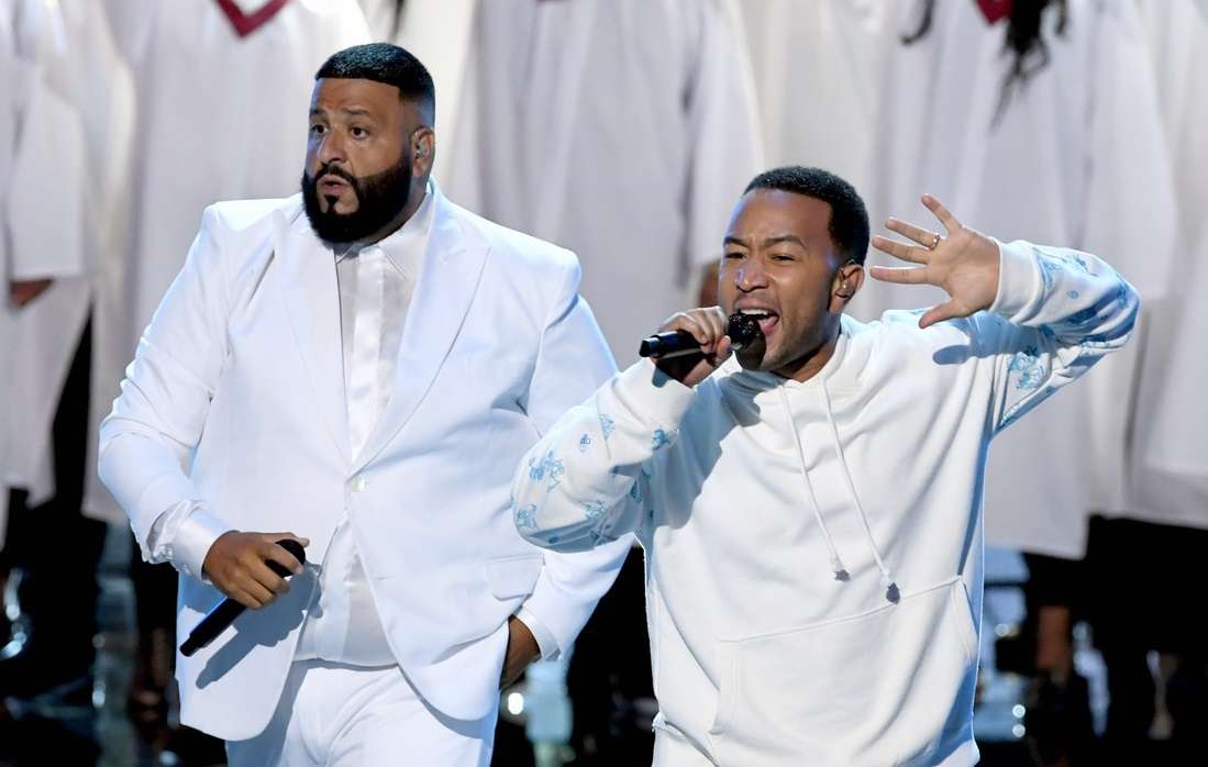 DJ Khaled dhe John Legend nderojnë Nipsey Hussle në BET Awards (VIDEO)