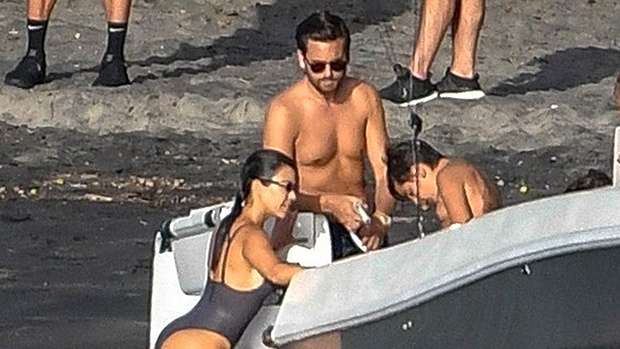 Kourtney Kardashian shkon për pushime me fëmijët dhe ish-bashkëshortin