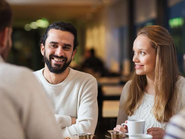 Këto janë shenjat për të kuptuar nëse personi që keni pranë ju dashuron
