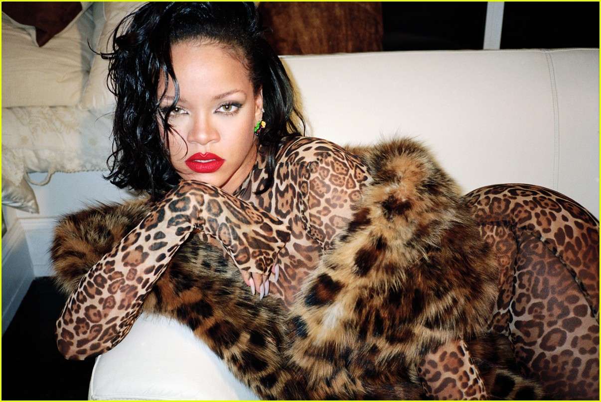 Rihanna kalon kohën me miqtë në Barbados (FOTO)
