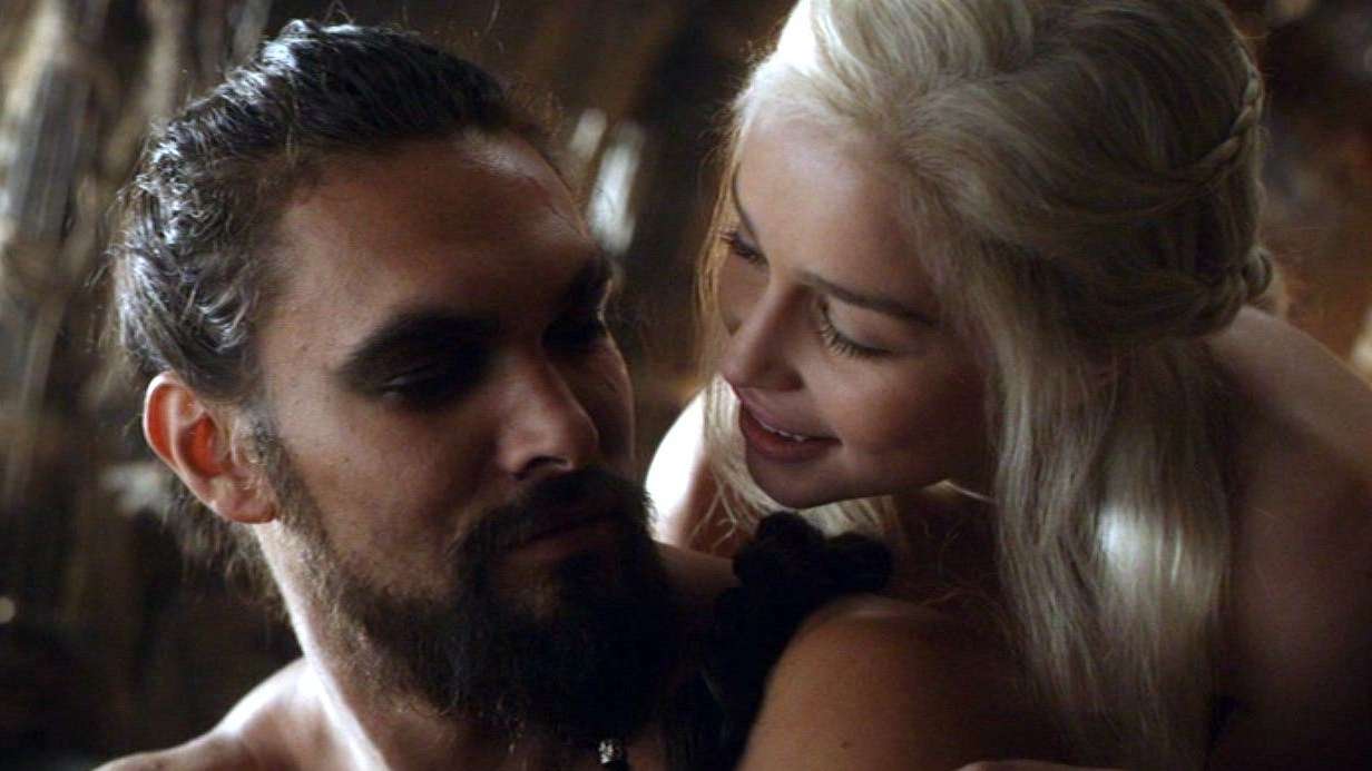 Emilia Clarke ribashkohet me Jason Momoa (FOTO)