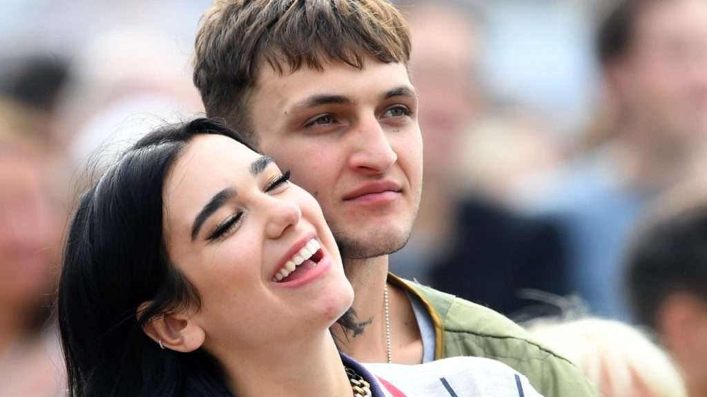 Dua Lipa nuk ndahet nga i dashuri i ri (FOTO)