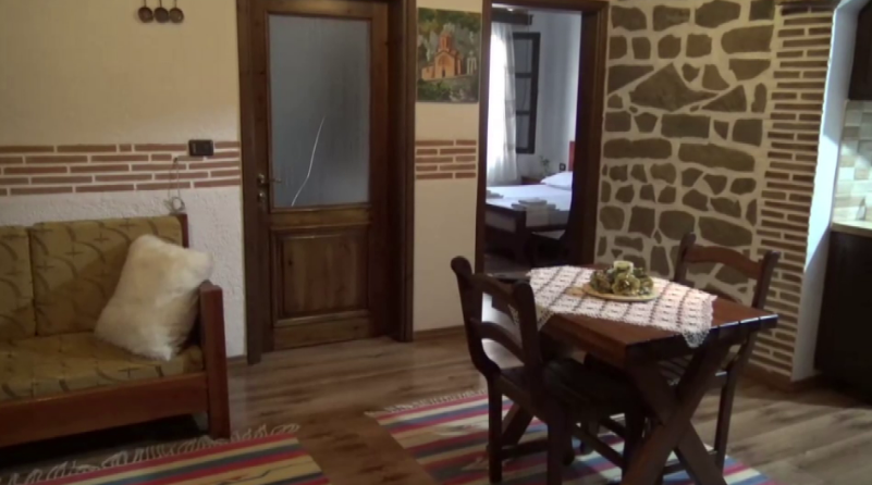 Bujtinat e Beratit, studentja mirëpret në shtëpinë e saj turistët
