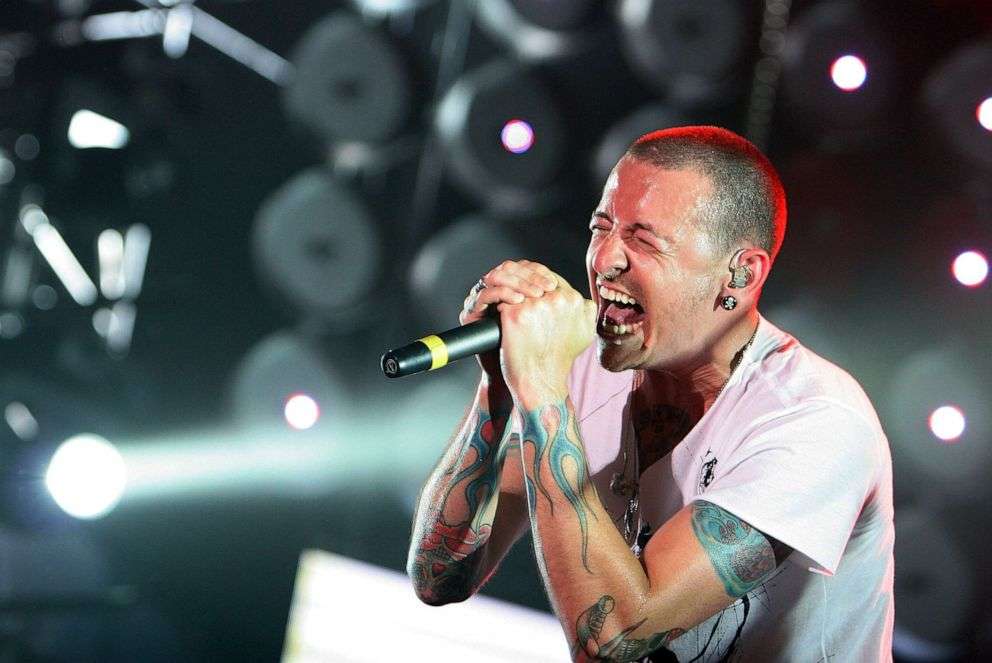 Dy vjet nga vdekja e Chester Beninngton