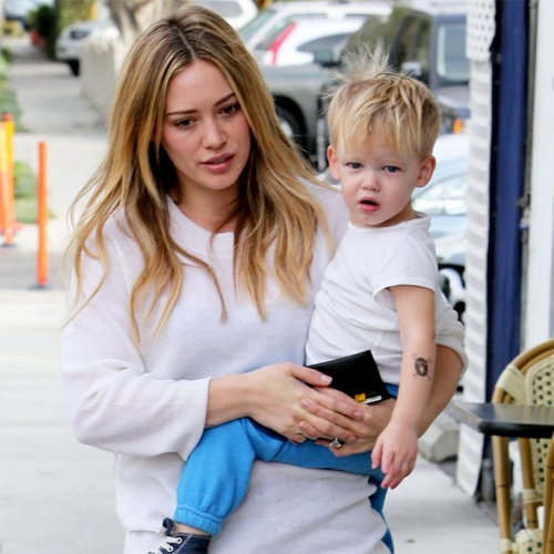 Hilary Duff flet për përvojën e të qenit nënë e re