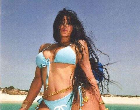 Fansat e akuzojnë Kylie Jenner se ka bërë operacion të pasmet