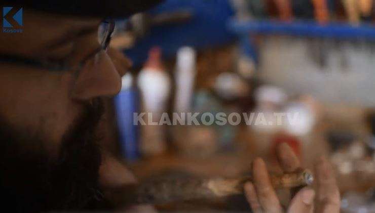 Fahri Krasniqi, njeriu që krijon unaza nga monedhat (VIDEO)