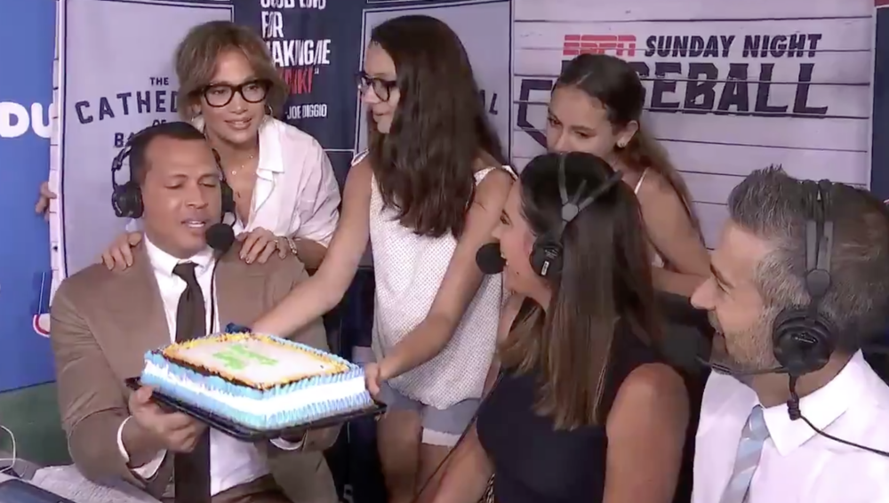 J Lo befason Alex Rodriguez me një tortë edhe një ditë pas ditëlindjes