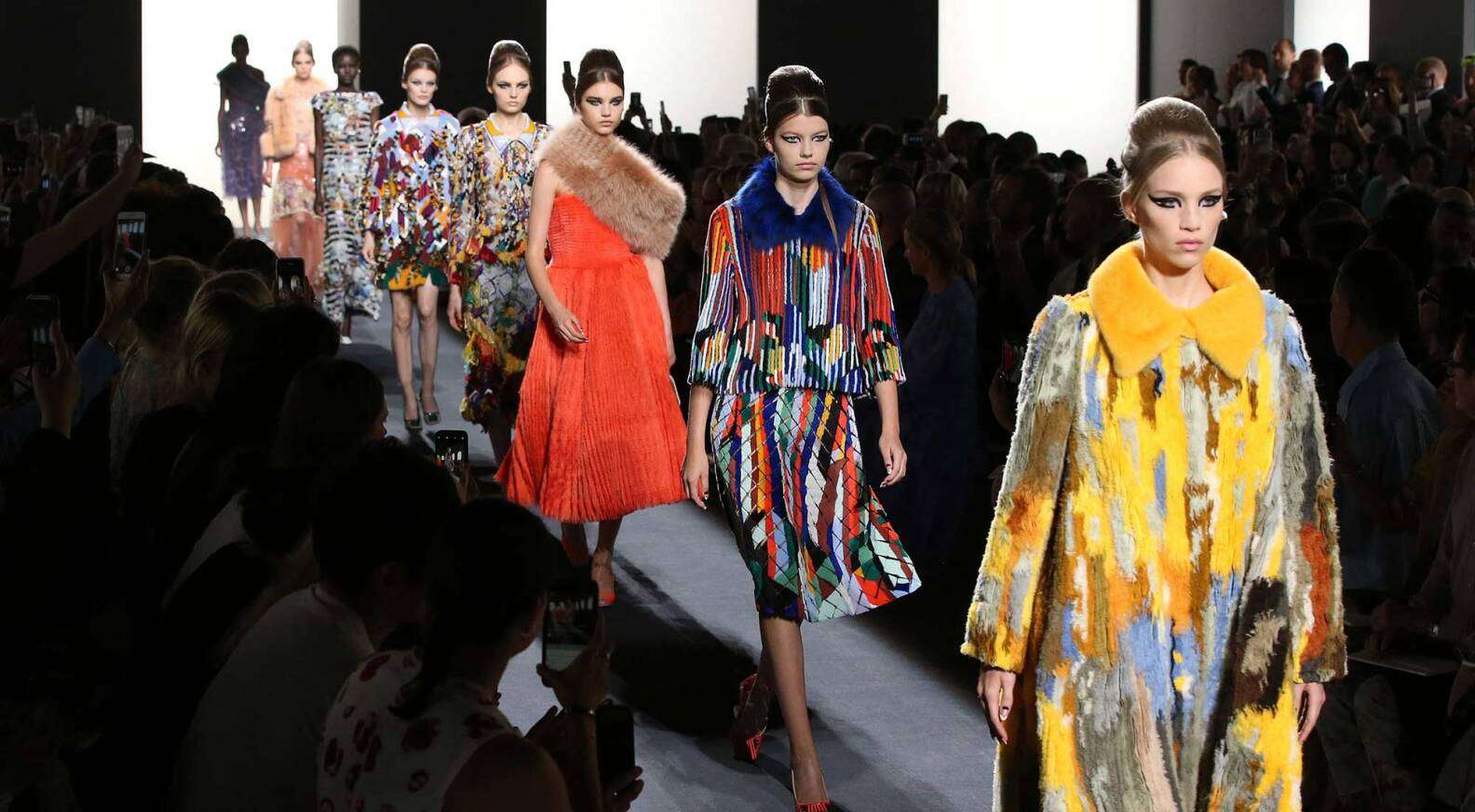 Sfilatë e markës “Fendi”, në nder të Karl Lagerfeld (VIDEO)