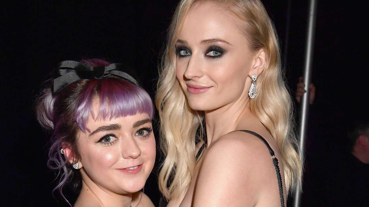 Kështu u duk Maisie Williams në darkën e dasmës së Sophie Turner